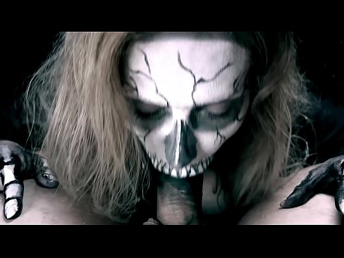 ❤️ Demoniczna dziewczyna ssąca kutasa swoimi czarnymi ustami i połykająca spermę. ️❌ Porno fb at us ❌❤