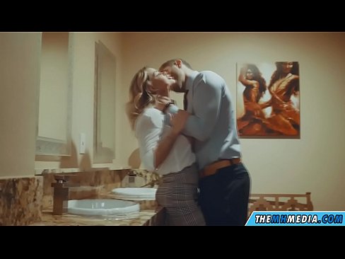 ❤️ Kiedy biuściasta blondynka uwodzi cię w publicznej toalecie ️❌ Porno fb at us ❌❤